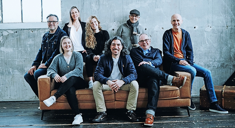 Das 2bdifferent Team (in der Mitte Paolo-Daniele Murgia) ©2bdifferent IST-Hochschule